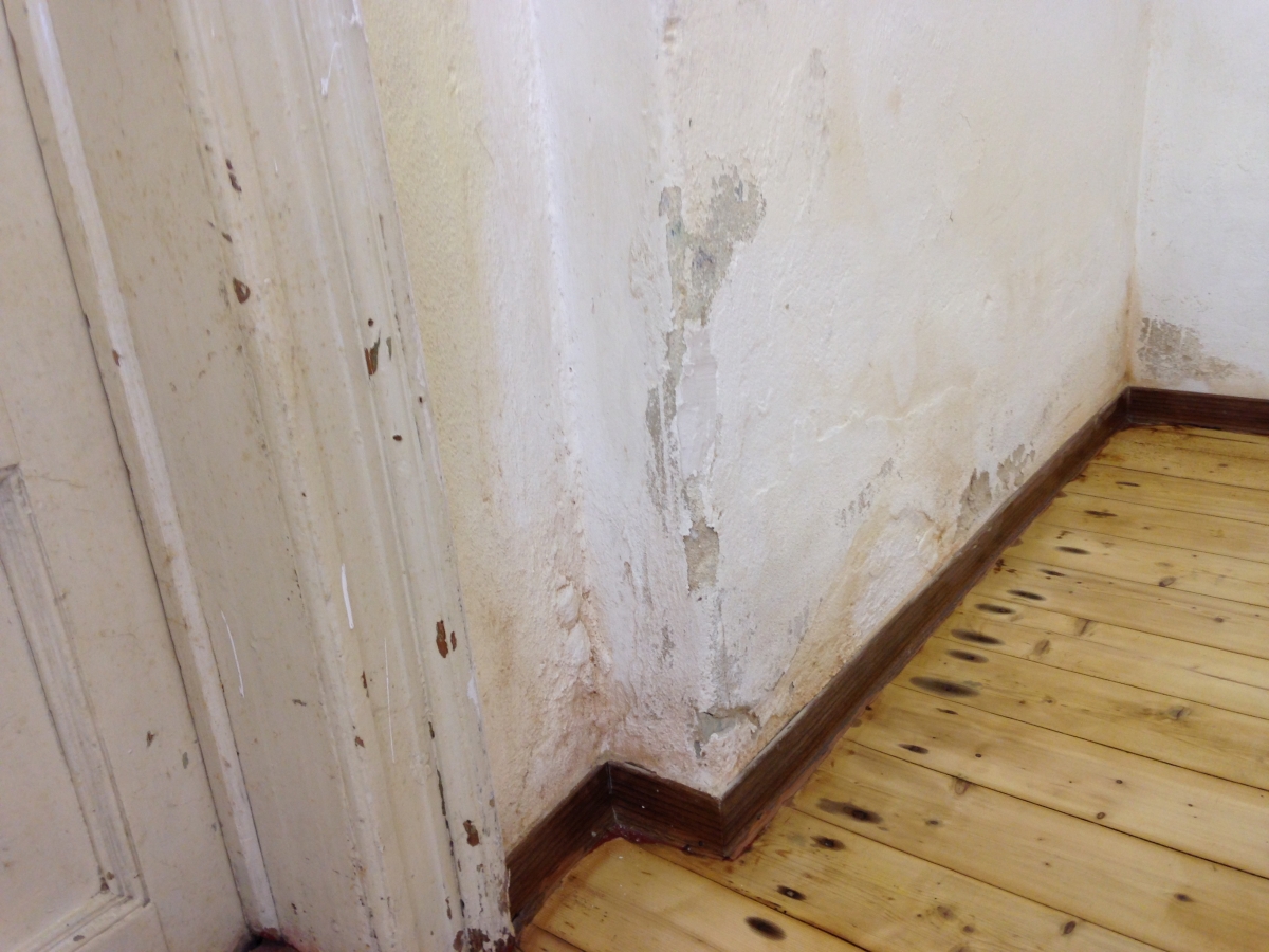 Auch hier war der ehemalige Lagerraum feucht geworden.